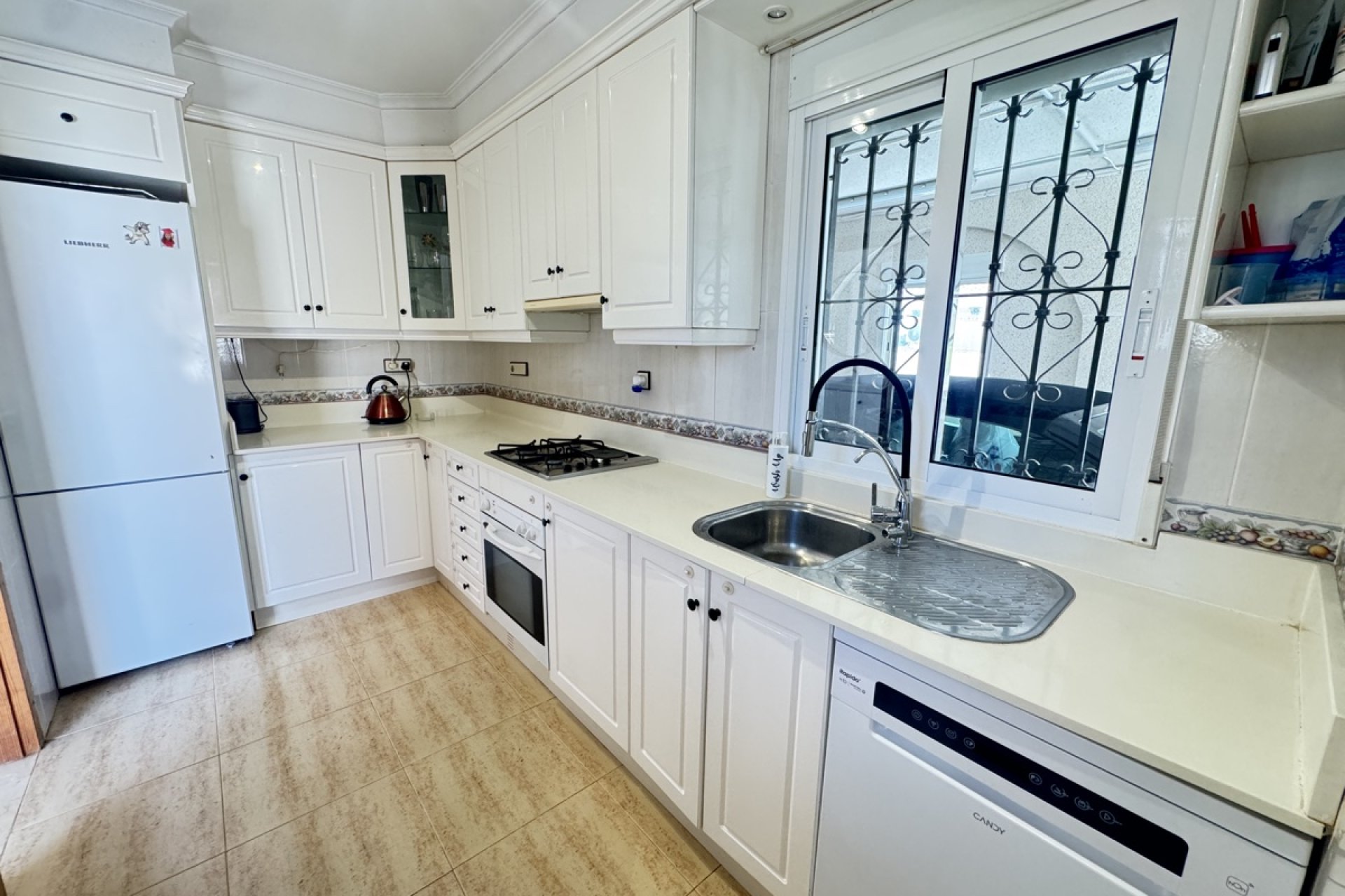 Reventa - Villa / Casa - San Miguel de Salinas