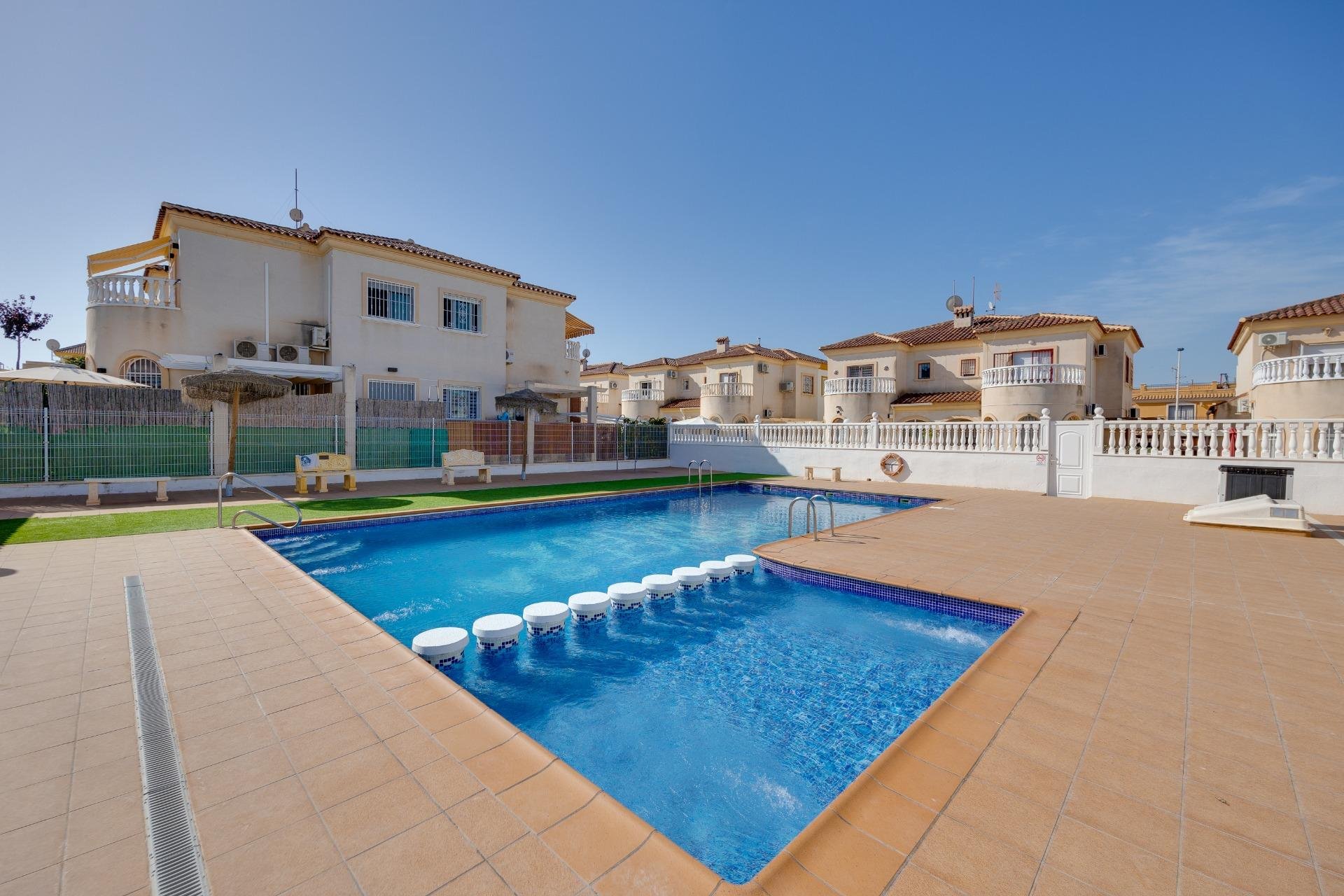 Reventa - Villa / Casa - Torrevieja - Aguas Nuevas