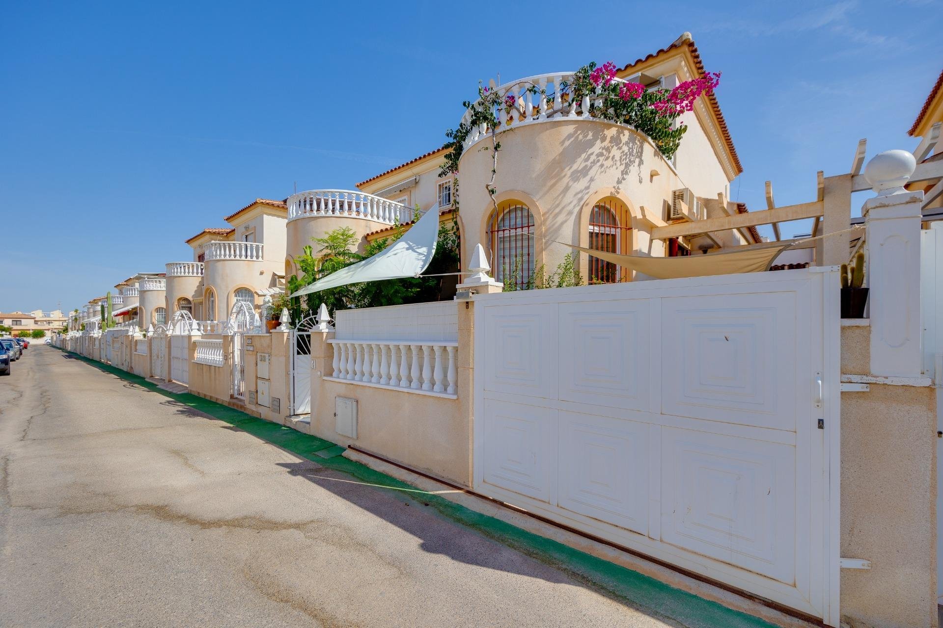 Reventa - Villa / Casa - Torrevieja - Aguas Nuevas
