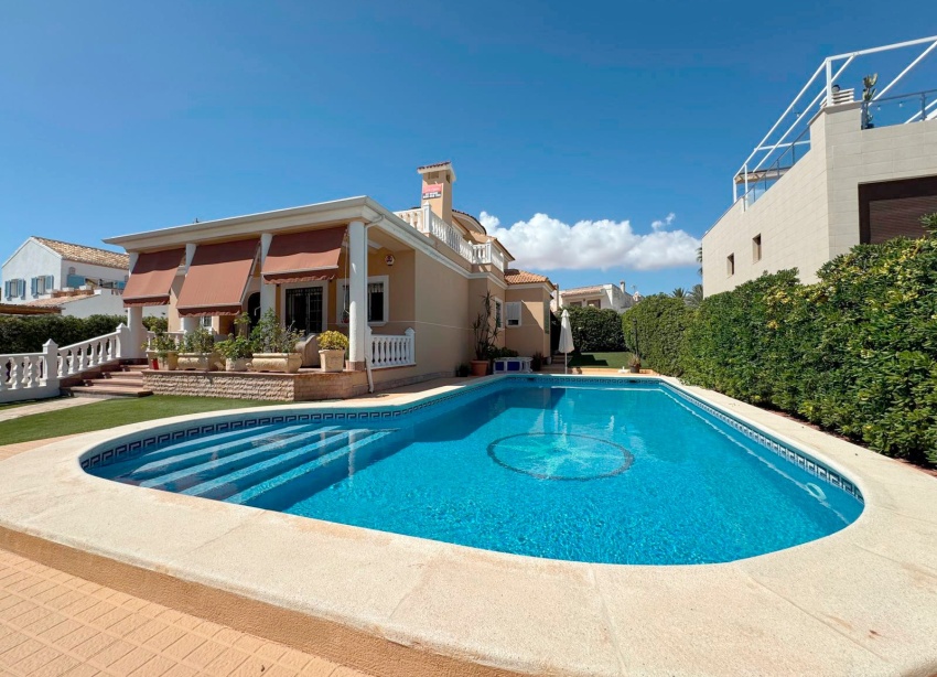 Reventa - Villa / Casa - Torrevieja - La Mata
