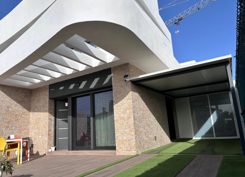 Reventa - Villa - Los Montesinos - La Herada