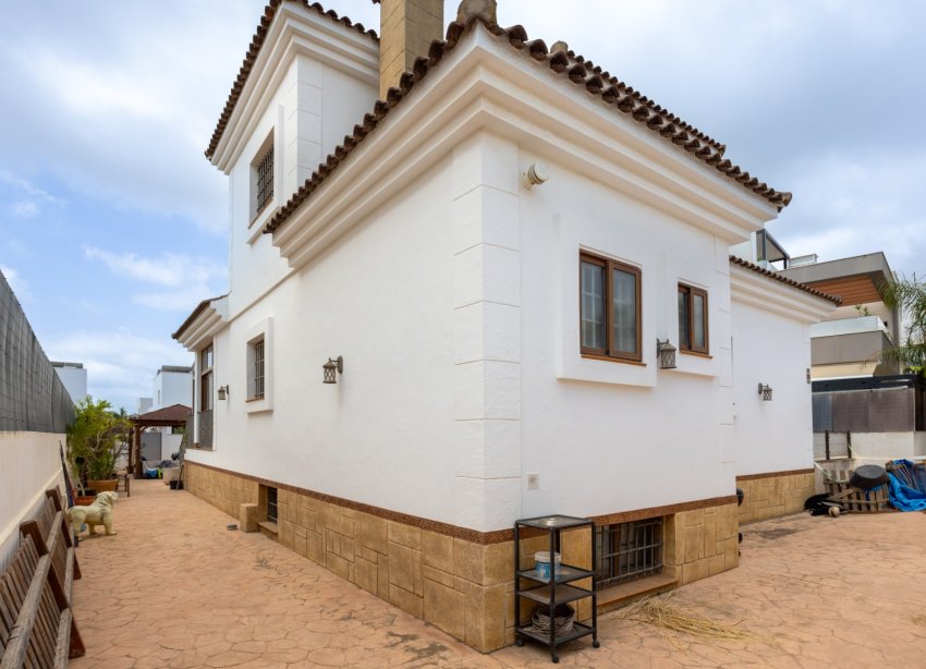 Reventa - Villa - Los Montesinos - La Herrada