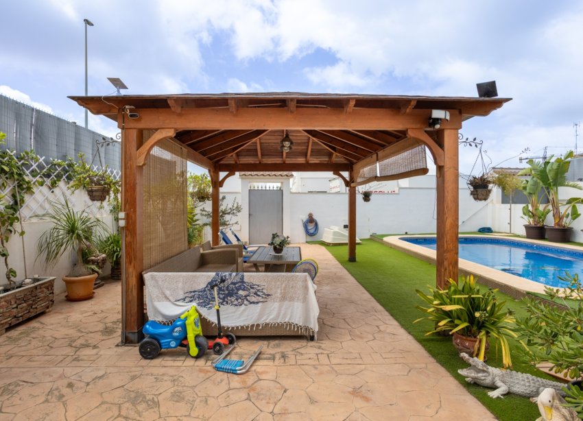 Reventa - Villa - Los Montesinos - La Herrada