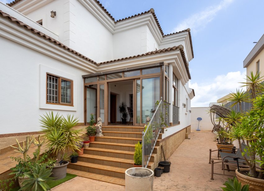 Reventa - Villa - Los Montesinos - La Herrada