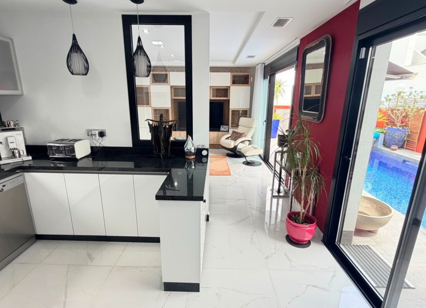 Reventa - Villa - Los Montesinos - La Herrada