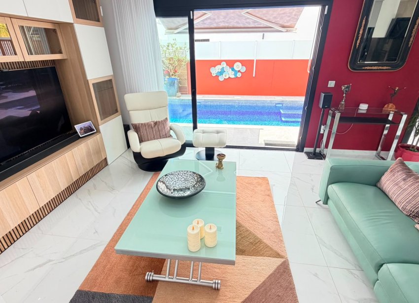 Reventa - Villa - Los Montesinos - La Herrada