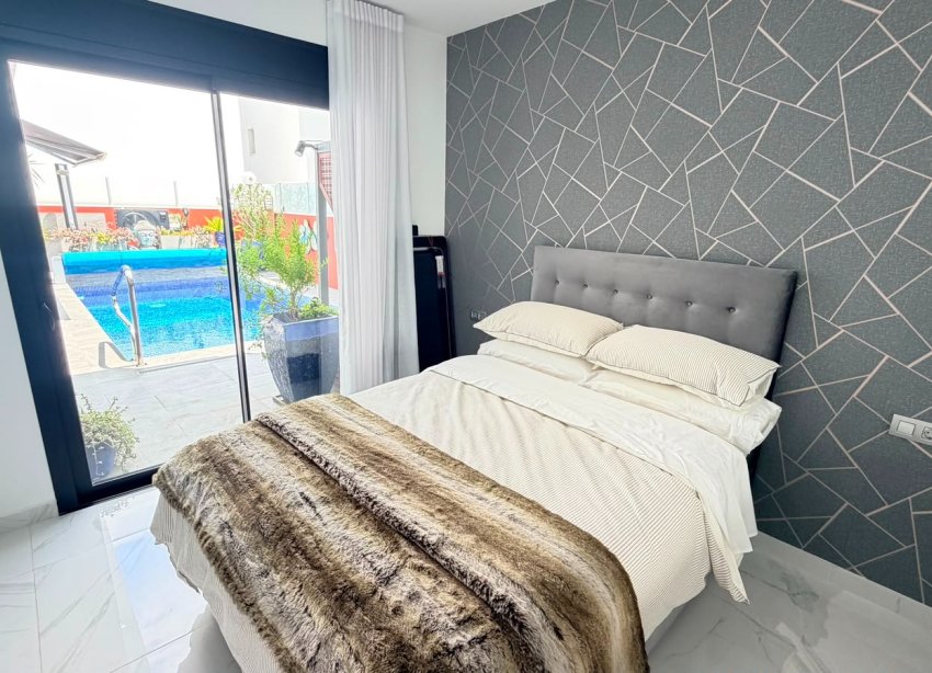 Reventa - Villa - Los Montesinos - La Herrada