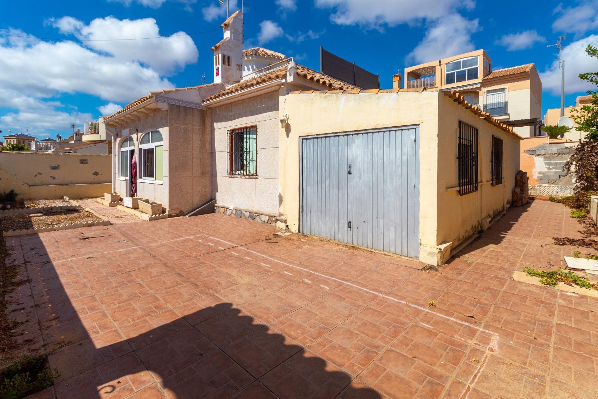 Reventa - Villa - Orihuela Costa - Los Almendros-La Florida