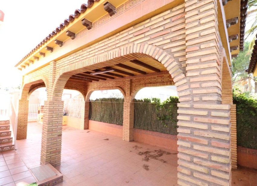 Reventa - Villa - Orihuela Costa - MUY CERCA DE LA PLAYA