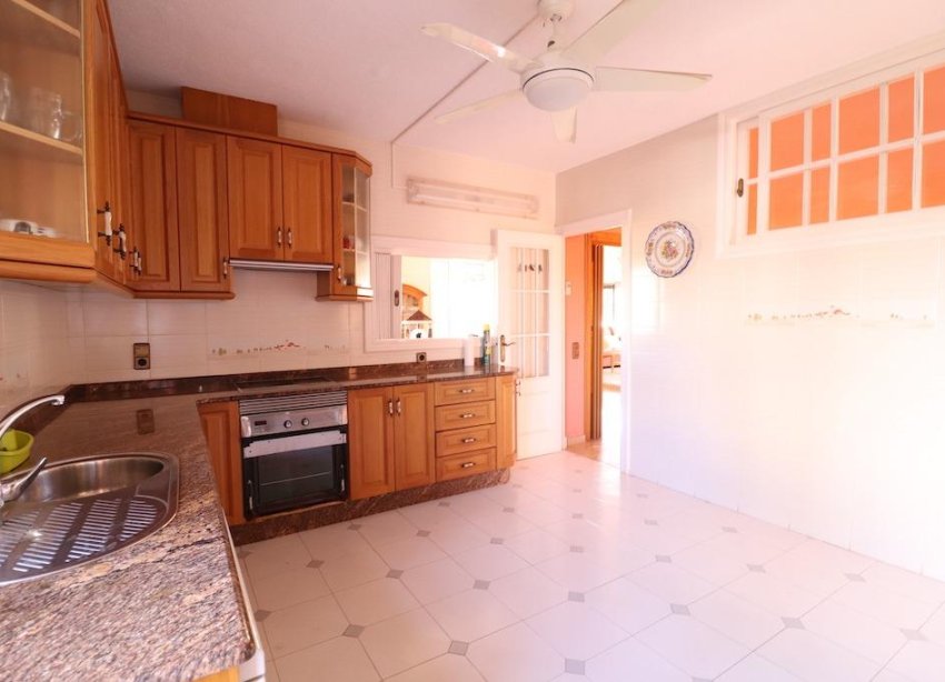 Reventa - Villa - Orihuela Costa - MUY CERCA DE LA PLAYA