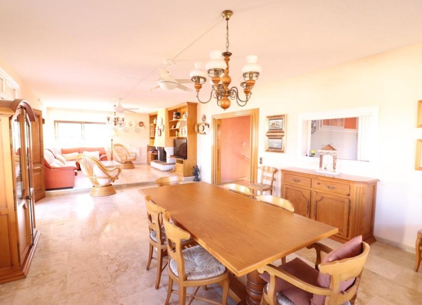 Reventa - Villa - Orihuela Costa - MUY CERCA DE LA PLAYA