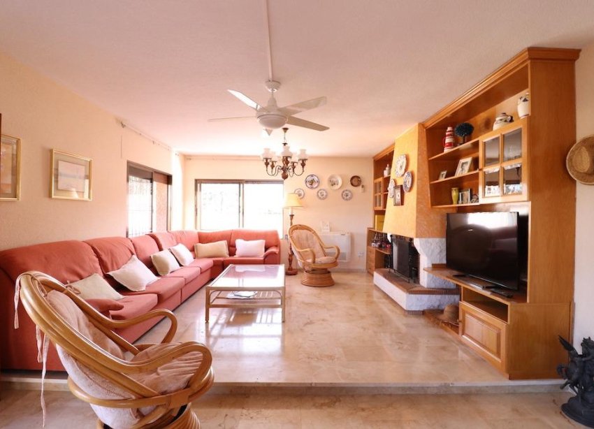 Reventa - Villa - Orihuela Costa - MUY CERCA DE LA PLAYA