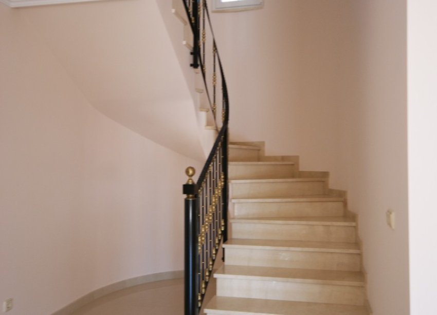 Reventa - Villa - Orihuela Costa - MUY CERCA DE LA PLAYA