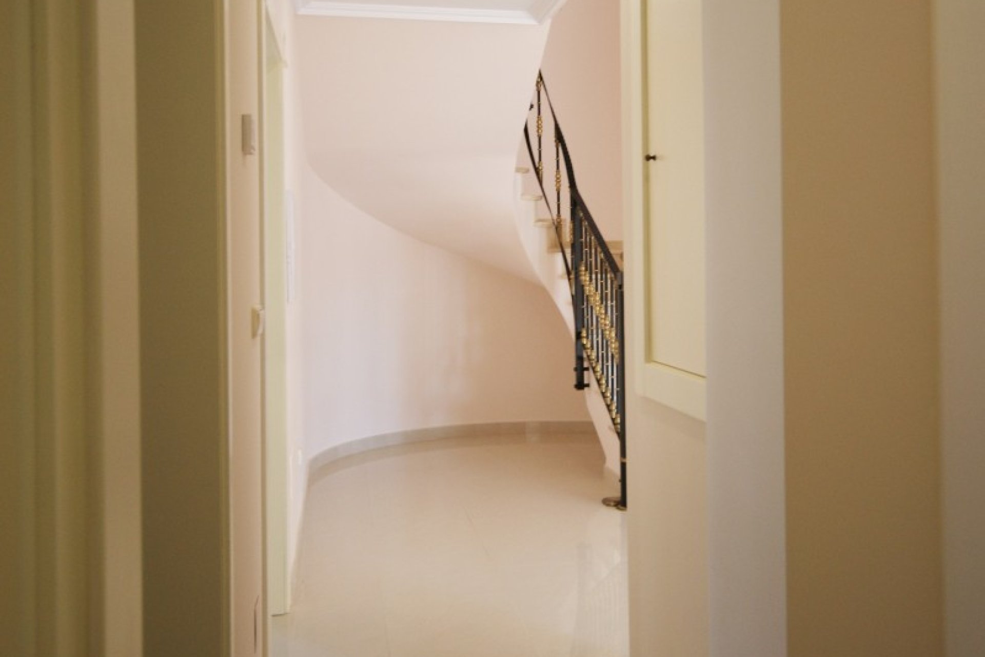 Reventa - Villa - Orihuela Costa - MUY CERCA DE LA PLAYA