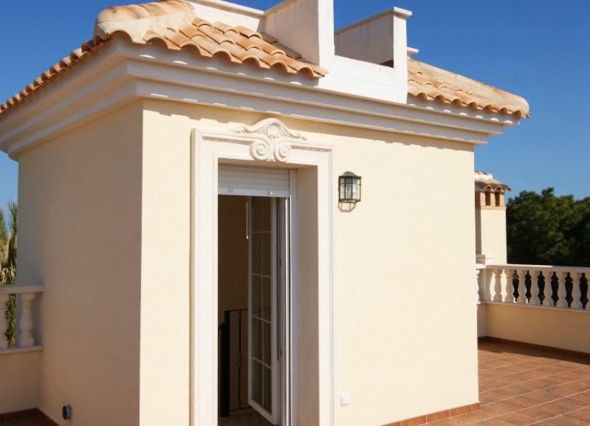Reventa - Villa - Orihuela Costa - MUY CERCA DE LA PLAYA