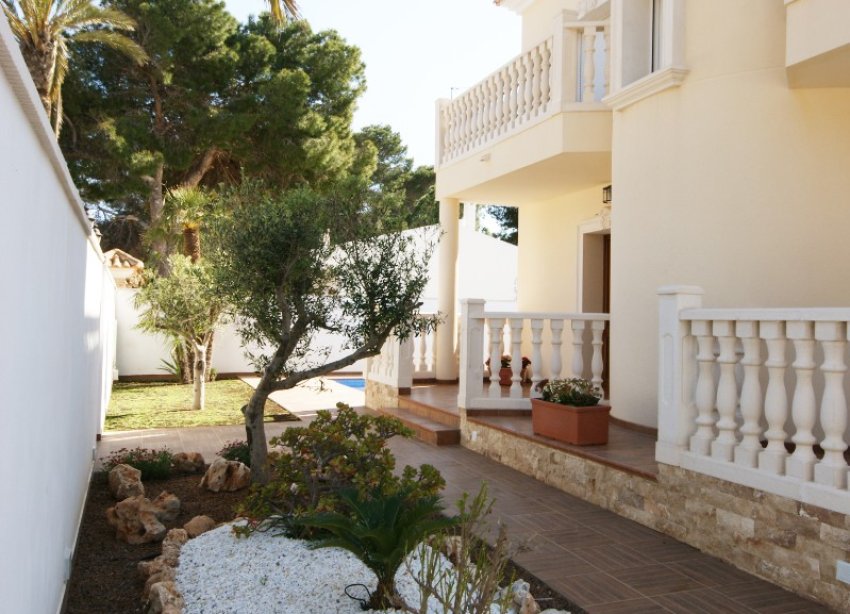 Reventa - Villa - Orihuela Costa - MUY CERCA DE LA PLAYA