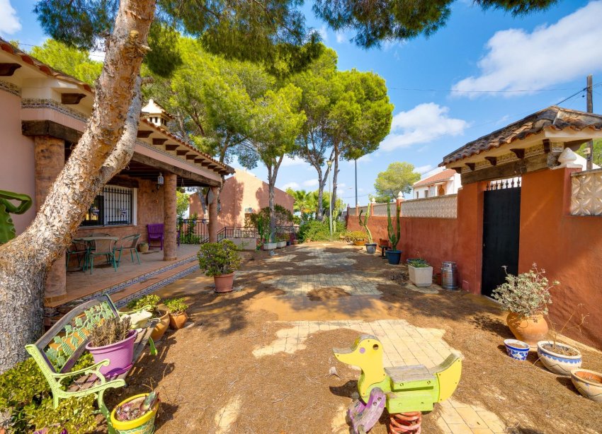 Reventa - Villa - San Miguel de Salinas - Ciudad de las comunicaciones