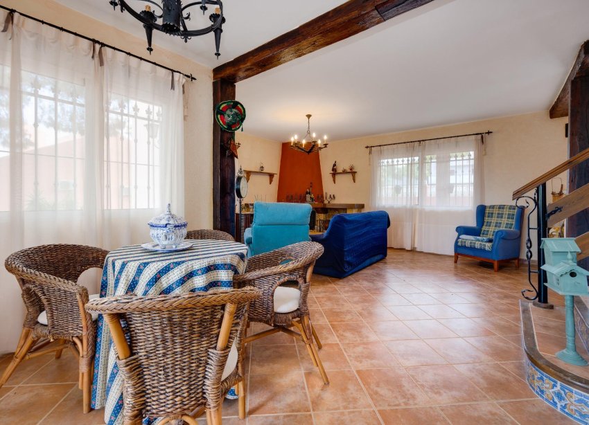 Reventa - Villa - San Miguel de Salinas - Ciudad de las comunicaciones