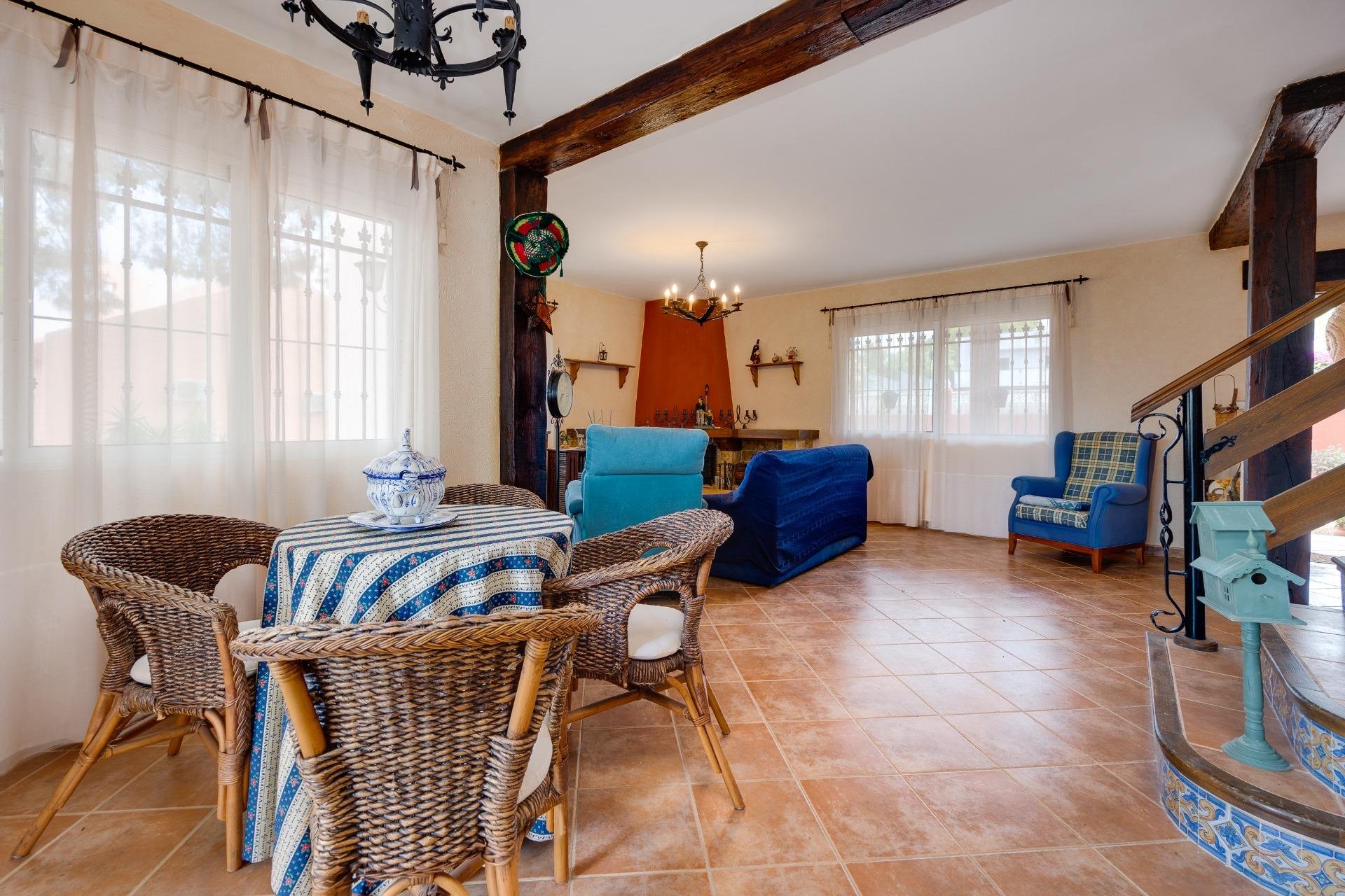 Reventa - Villa - San Miguel de Salinas - Ciudad de las comunicaciones