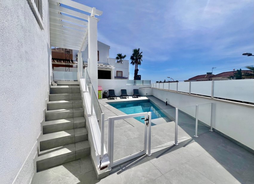 Reventa - Villa - San Miguel de Salinas - Las filipinas