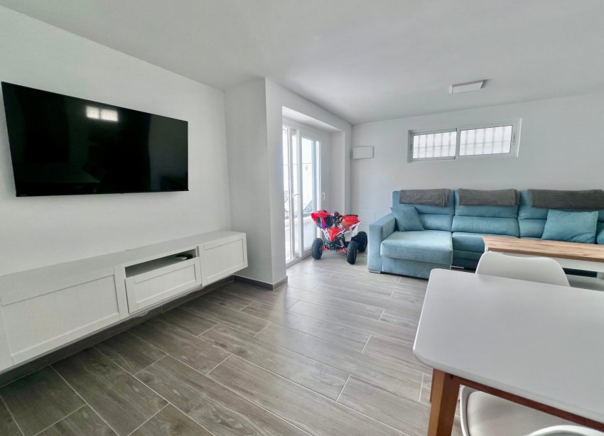 Reventa - Villa - San Miguel de Salinas - Las filipinas