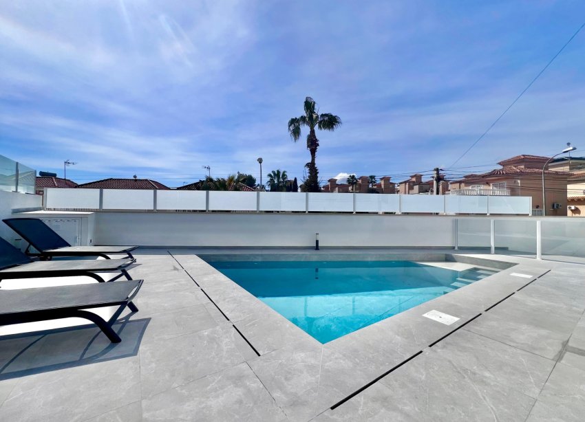 Reventa - Villa - San Miguel de Salinas - Las filipinas