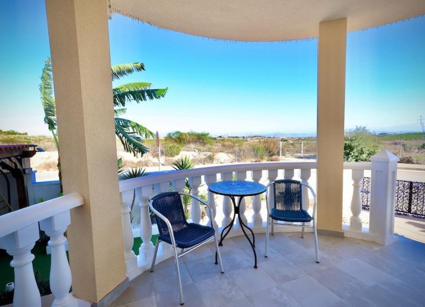 Reventa - Villa - San Miguel de Salinas - Residencial los flamencos