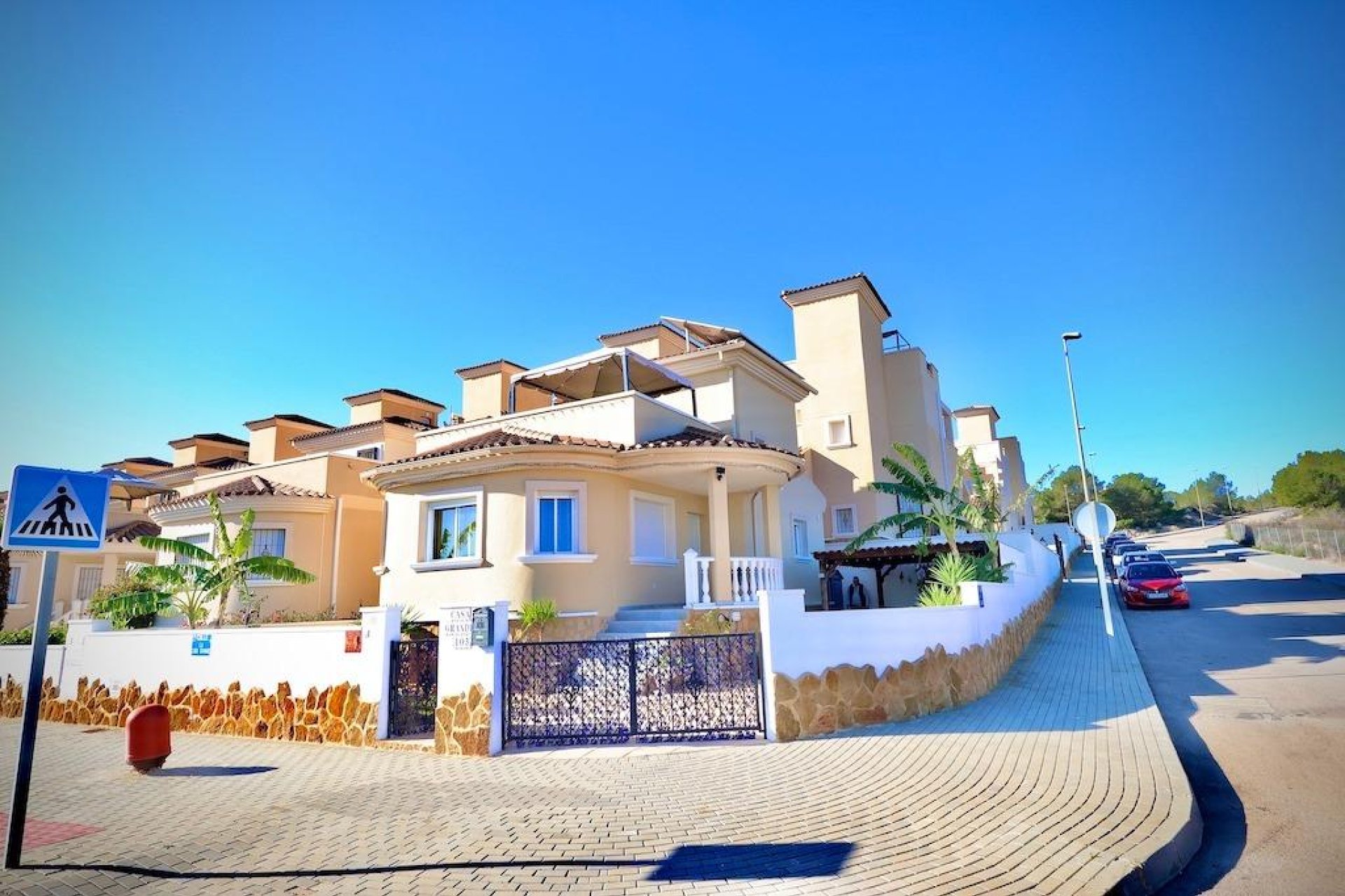 Reventa - Villa - San Miguel de Salinas - Residencial los flamencos