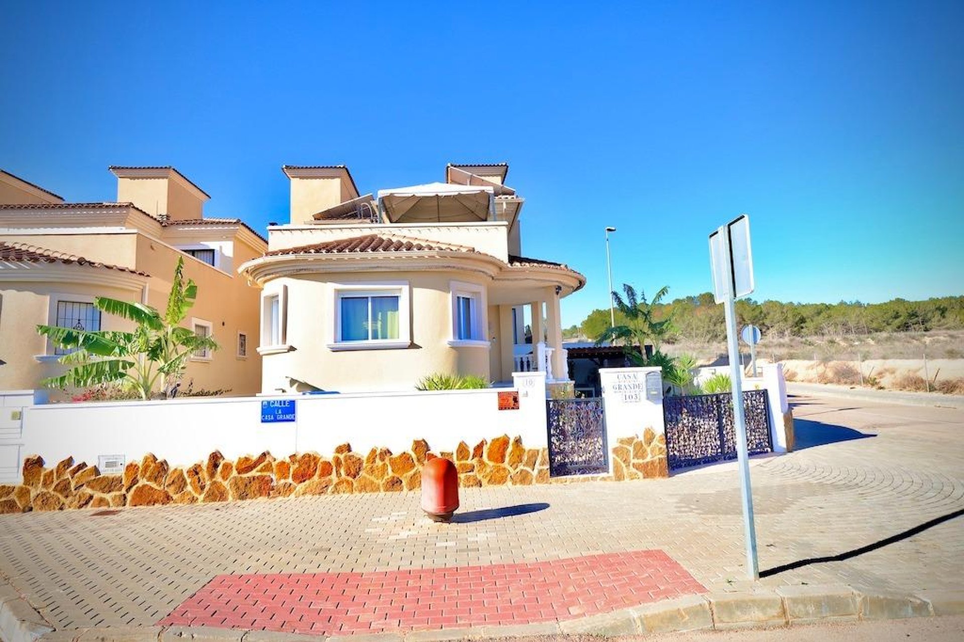Reventa - Villa - San Miguel de Salinas - Residencial los flamencos