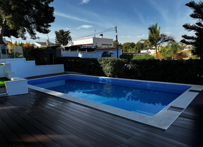 Reventa - Villa - Torrevieja - Los Balcones