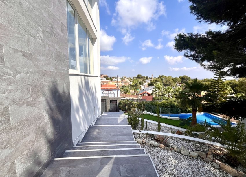 Reventa - Villa - Torrevieja - Los Balcones