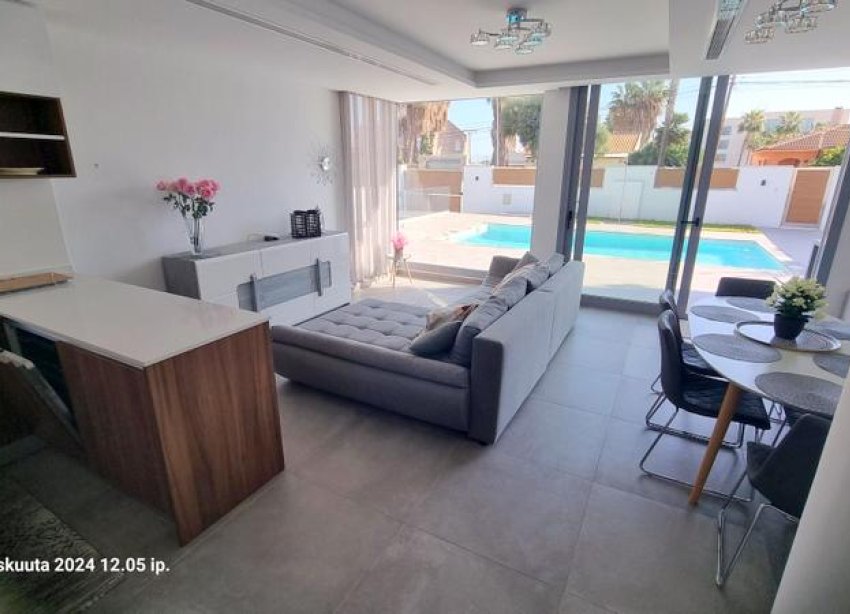 Reventa - Villa - Torrevieja - Los Balcones