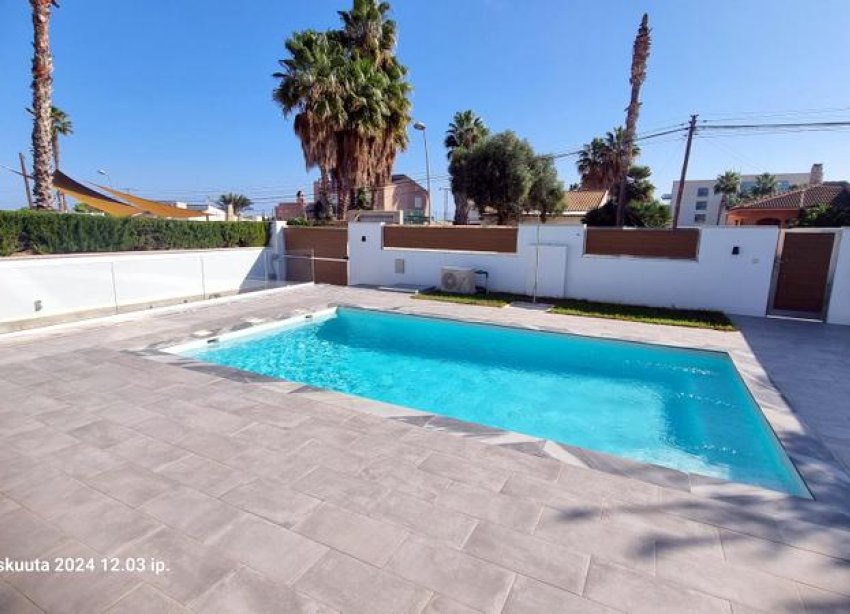 Reventa - Villa - Torrevieja - Los Balcones