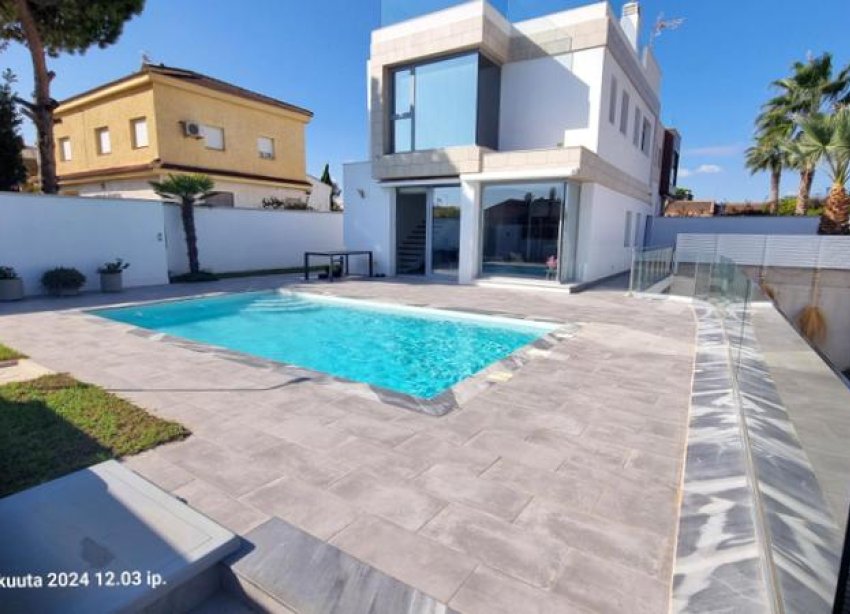 Reventa - Villa - Torrevieja - Los Balcones