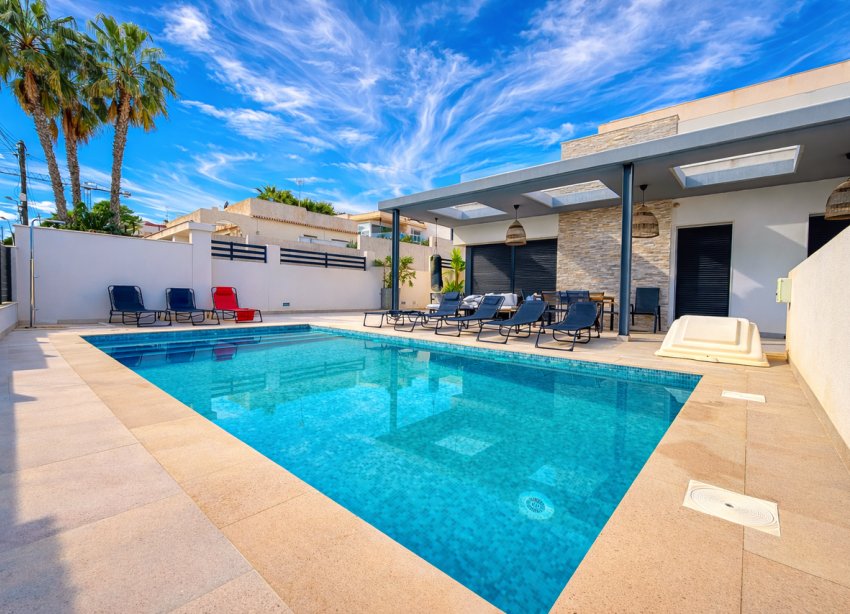 Reventa - Villa - Torrevieja - Los Balcones