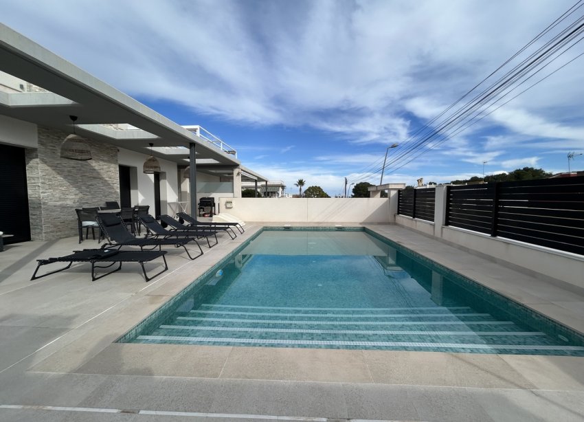 Reventa - Villa - Torrevieja - Los Balcones