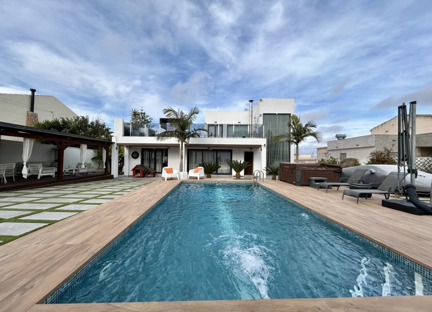 Reventa - Villa - Torrevieja - Los Balcones