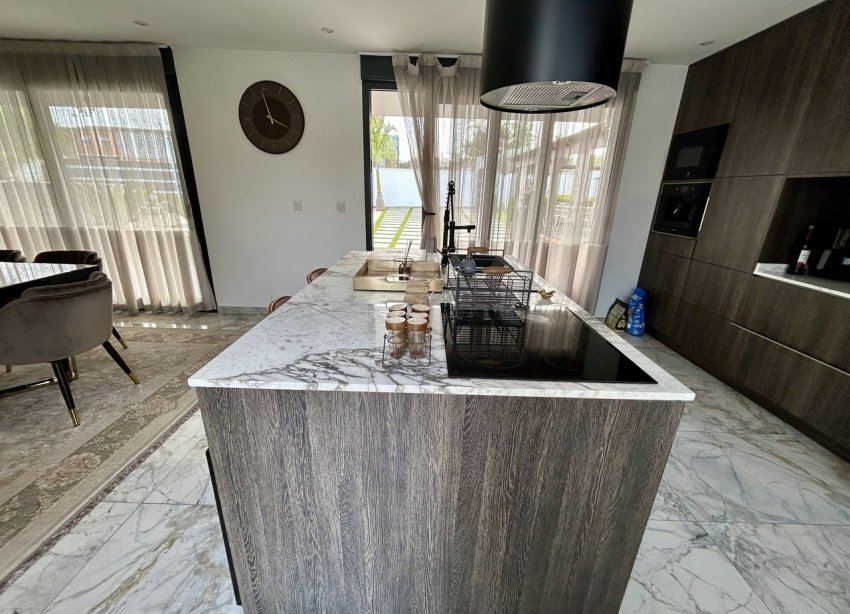 Reventa - Villa - Torrevieja - Los Balcones