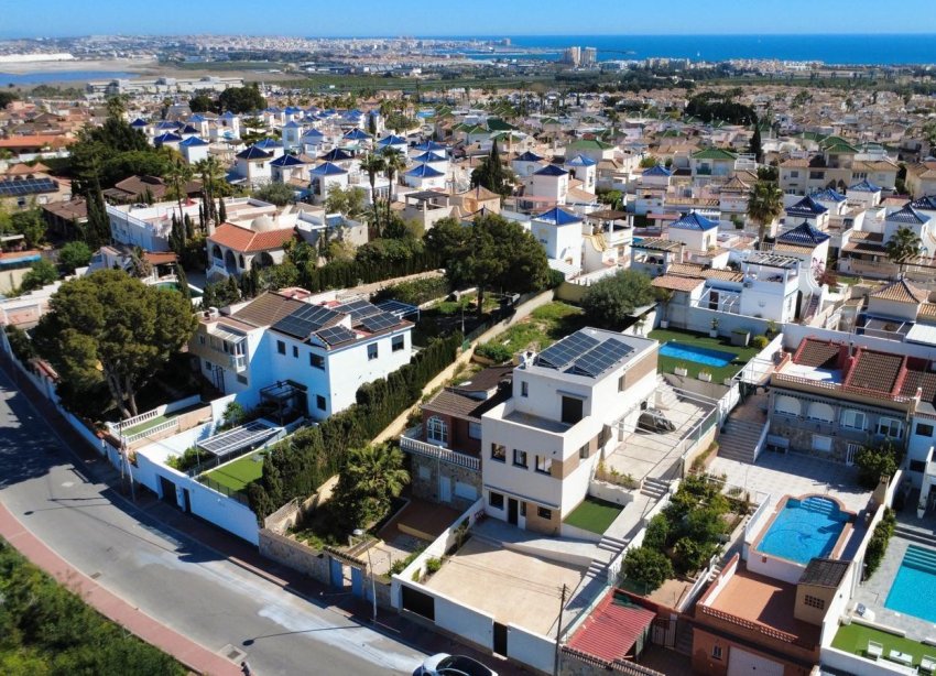 Reventa - Villa - Torrevieja - Los balcones
