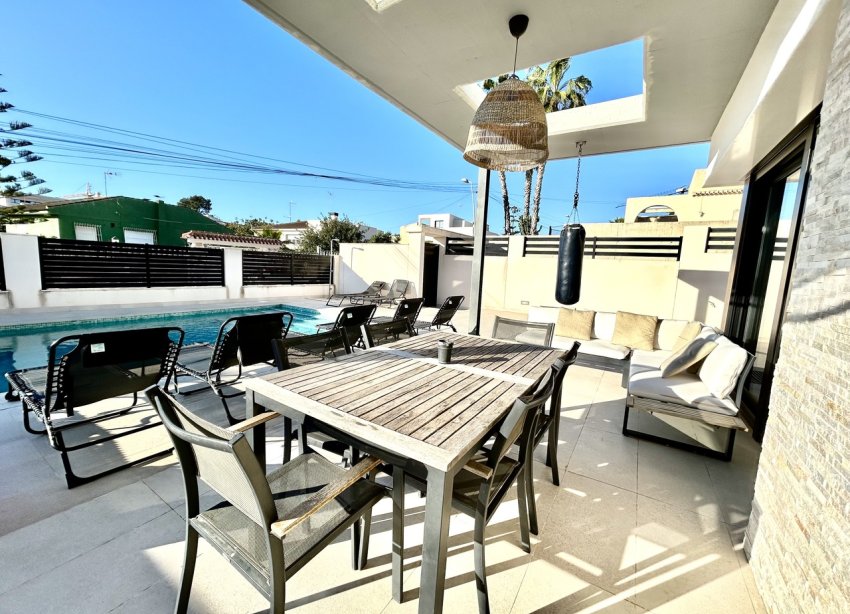 Reventa - Villa - Torrevieja - Los Balcones