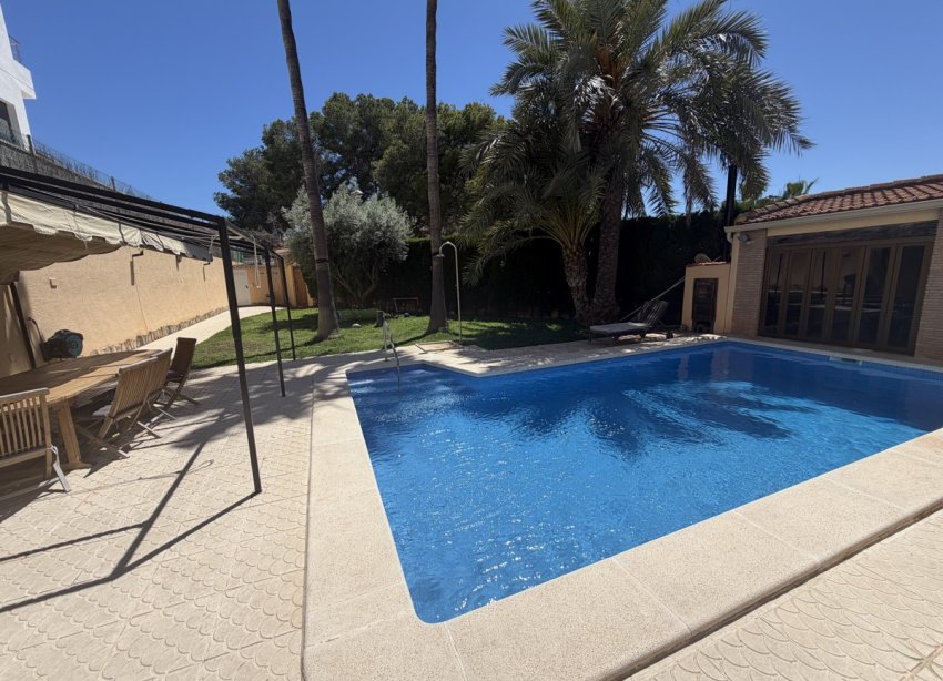Reventa - Villa - Torrevieja - Los Balcones