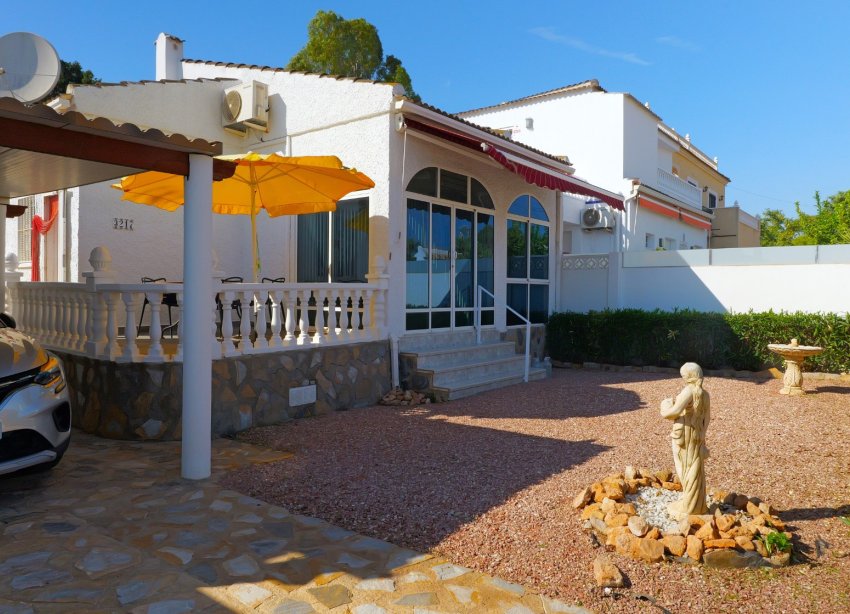 Reventa - Villa - Torrevieja - Urbanización San Luis