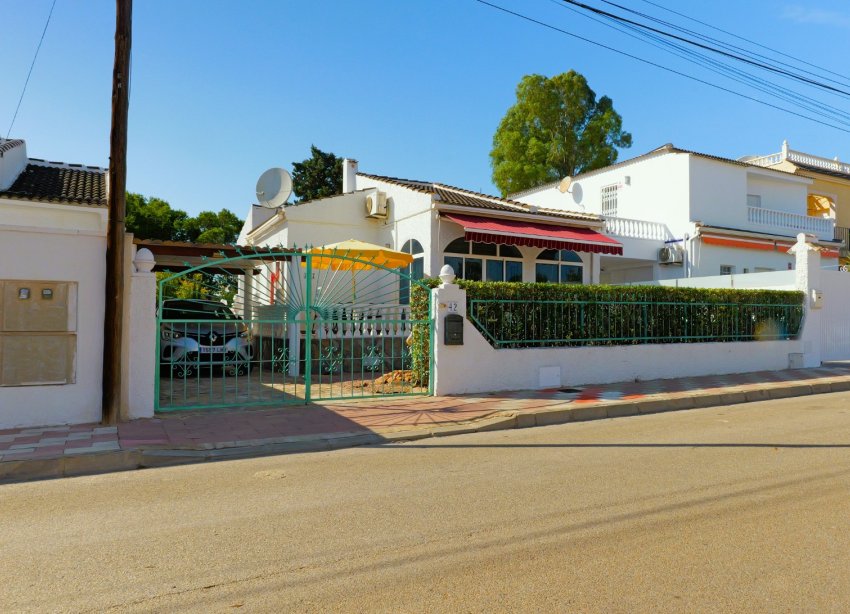 Reventa - Villa - Torrevieja - Urbanización San Luis