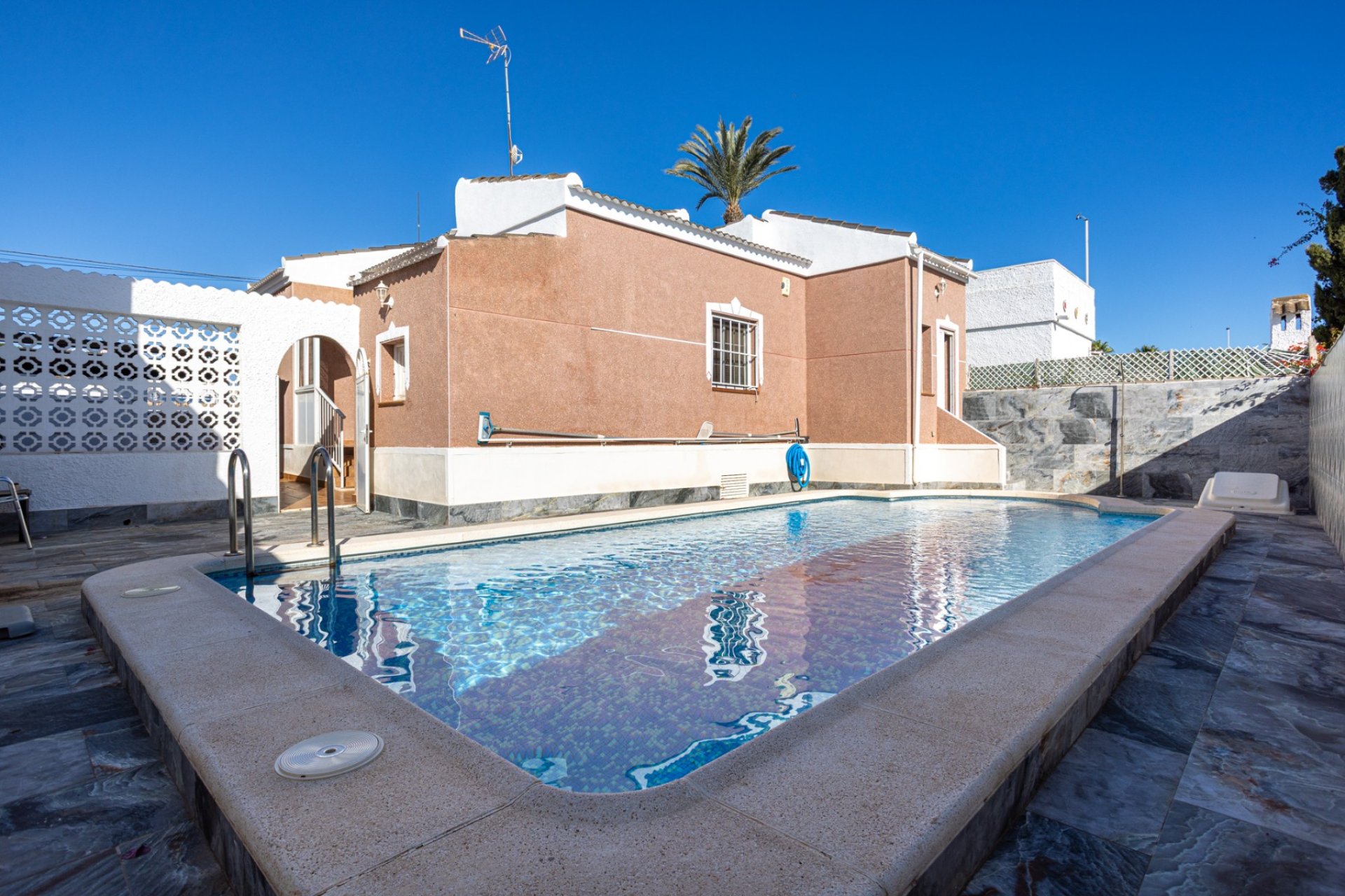 Reventa - Villa - Torrevieja - Urbanización San Luis