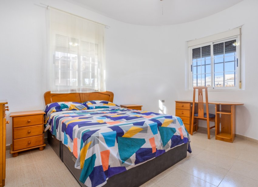 Reventa - Villa - Torrevieja - Urbanización San Luis