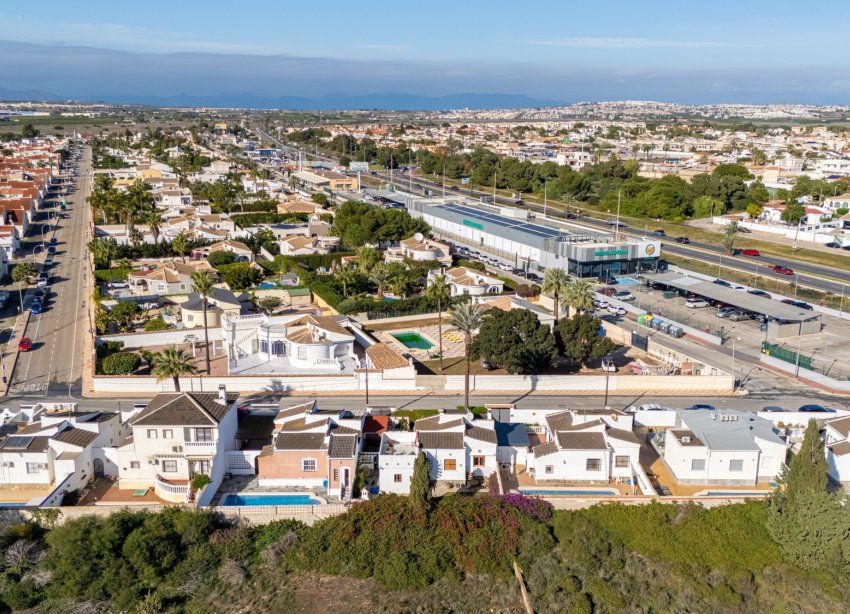 Reventa - Villa - Torrevieja - Urbanización San Luis