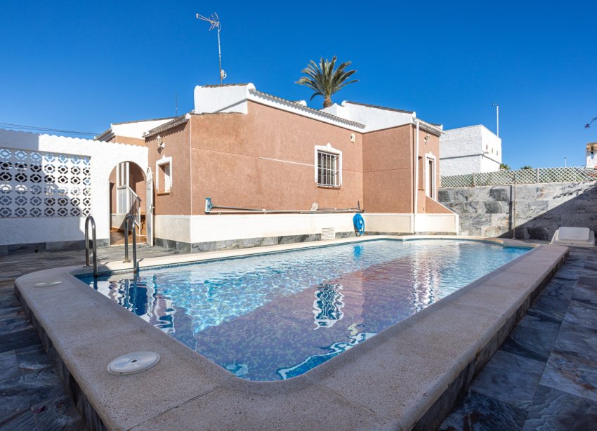Reventa - Villa - Torrevieja - Urbanización San Luis