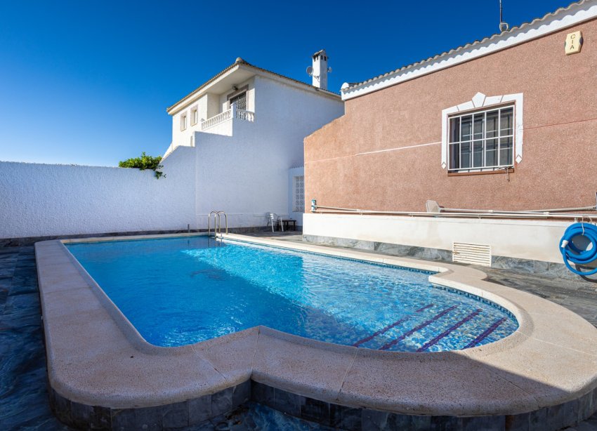 Reventa - Villa - Torrevieja - Urbanización San Luis