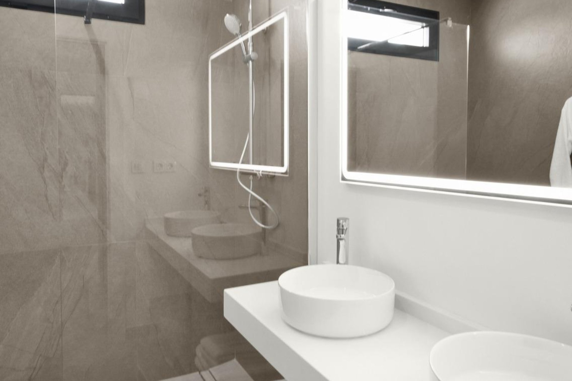 Rynek Pierwotny - Willa - Baños y Mendigo - Altaona Golf