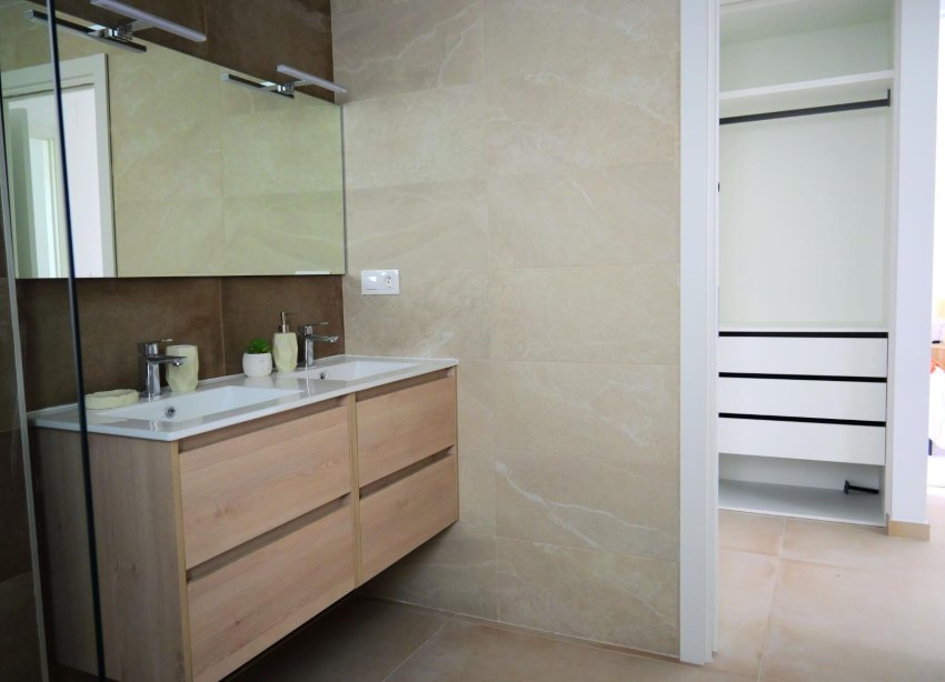 Rynek Pierwotny - Willa - Dolores - polideportivo